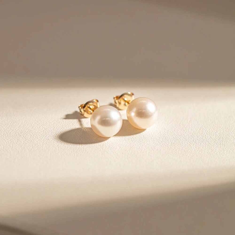 Akoya Pearl Studs White 14k IPS